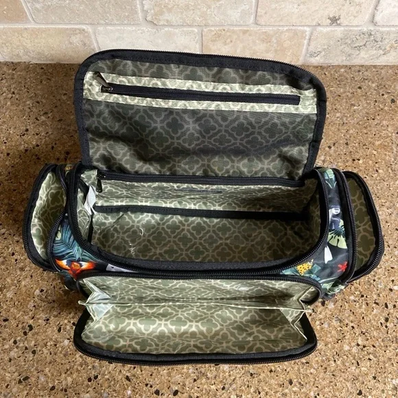 Lug Trolley Cosmetic Case - Picture 12 of 12